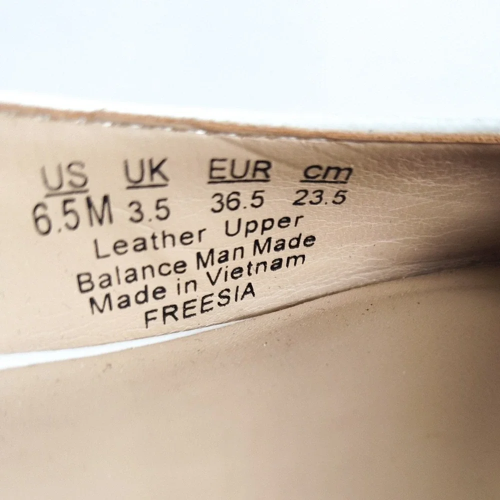Naturalizer Slingback Pumps 6.5 White Leather Block Heel Pointed Toe